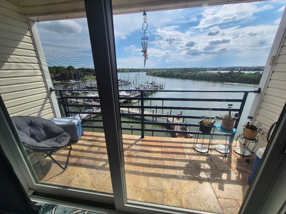 793 Davis Rd in League City, TX - Foto de edificio