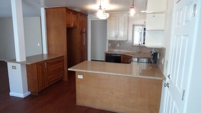 1320 W Walnut Ave in Orange, CA - Building Photo - Building Photo