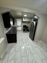 3855 W 133rd St, Unit Downstairs Unit in Cleveland, OH - Foto de edificio - Building Photo