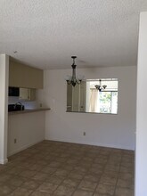 104 Woodlake Dr, Unit 104 in Santa Rosa, CA - Building Photo - Building Photo