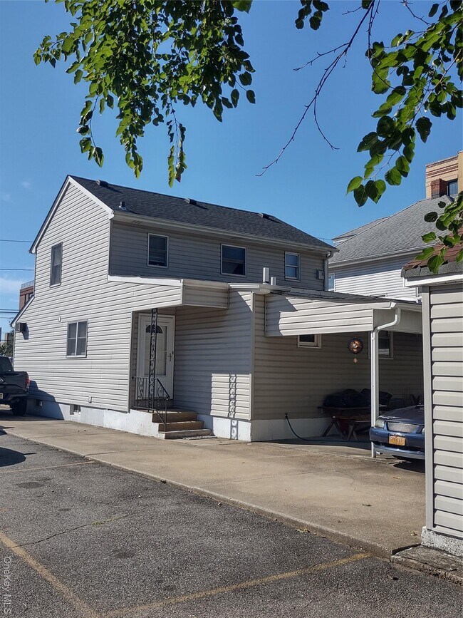 240 Harrison Ave in Mineola, NY - Building Photo - Building Photo