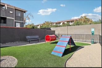1750 Karen Ave in Las Vegas, NV - Building Photo - Building Photo