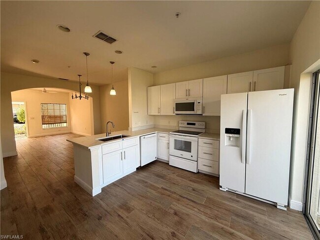 3255 Tamara Dr in Naples, FL - Building Photo - Building Photo