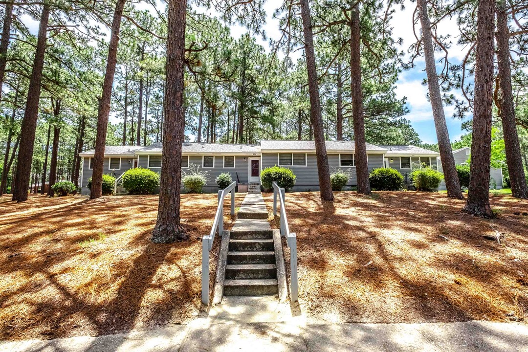 Knollwood Apartments in Southern Pines, NC - Building Photo