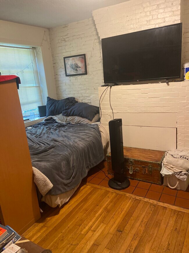 17 Phillips St, Unit 1 in Boston, MA - Building Photo - Building Photo
