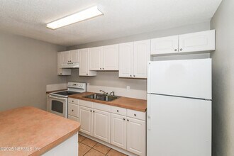 1533 Raven Dr S in Jacksonville, FL - Building Photo - Building Photo