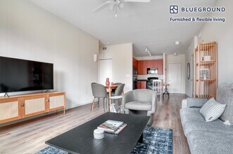 3210 Esperanza Crossing in Austin, TX - Building Photo - Building Photo