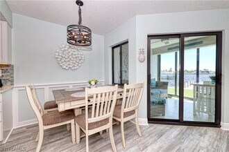 898 Buttonwood Dr in Fort Myers Beach, FL - Foto de edificio - Building Photo