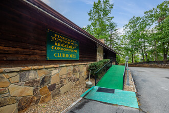 Pinecrest Townhomes in Pigeon Forge, TN - Building Photo - Building Photo