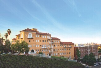 Chateau Alto Nido Apartments in Los Angeles, CA - Foto de edificio - Building Photo