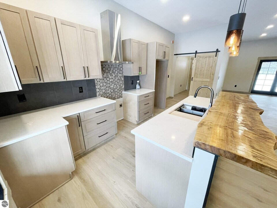 9000 Kalkaska St in Kalkaska, MI - Building Photo