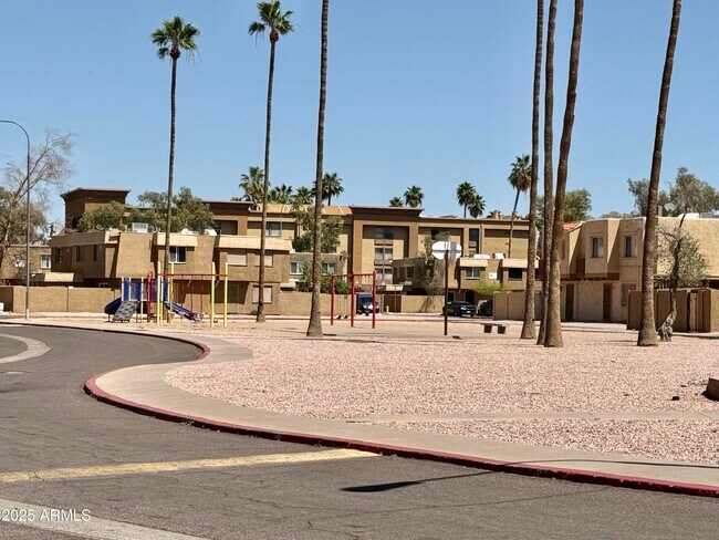 4623 E Southgate Ave in Phoenix, AZ - Building Photo - Building Photo