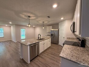 6352 Burrow Ln in Bellview, FL - Building Photo - Building Photo