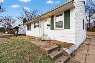 129 Cameron Rd in St. Louis, MO - Building Photo - Building Photo