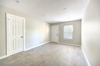 2623 Canfield St-Unit -3 in Houston, TX - Building Photo - Building Photo