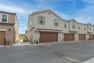 618 Bellus Pl in Henderson, NV - Building Photo - Building Photo