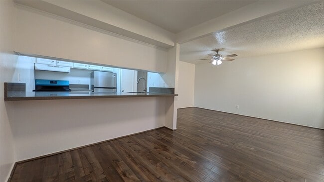 3131 Southwest Fwy in Houston, TX - Foto de edificio - Building Photo