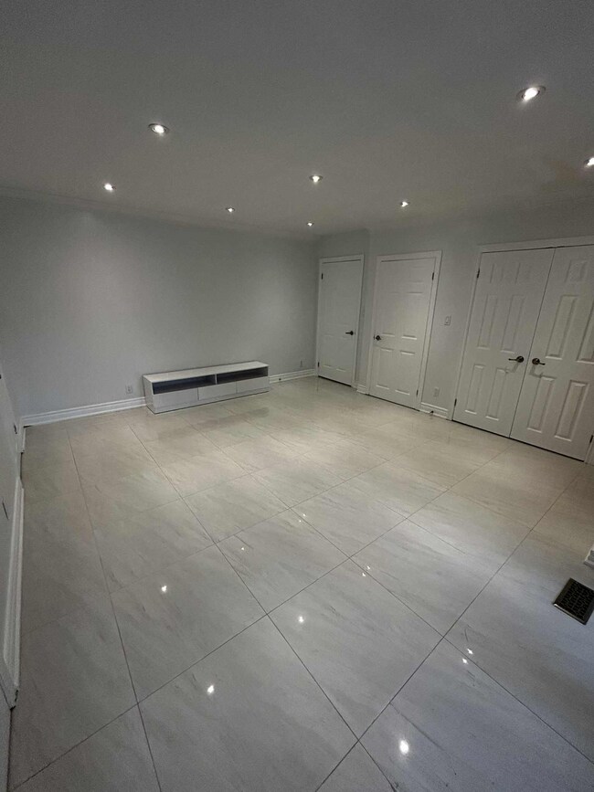 3 Alamosa Dr in Toronto, ON - Building Photo - Building Photo