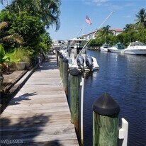 1475 Curlew Ave in Naples, FL - Building Photo
