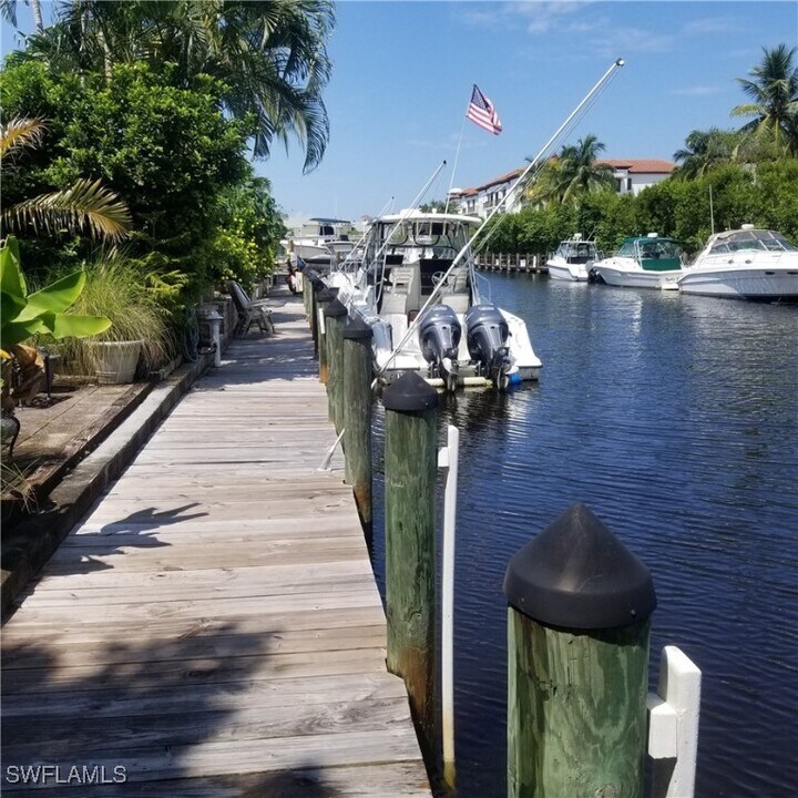 1475 Curlew Ave in Naples, FL - Building Photo
