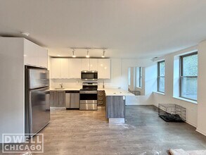 924 W Winona St, Unit 202 in Chicago, IL - Building Photo - Building Photo