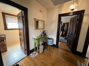211 Holland St in Somerville, MA - Foto de edificio - Building Photo