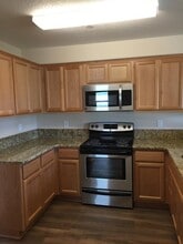 1441 SE Honeysuckle Loop in Warrenton, OR - Building Photo - Building Photo