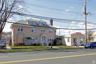 818 Mamaroneck Ave in Mamaroneck, NY - Foto de edificio - Building Photo