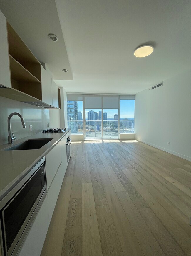 6000 Mckay Av in Burnaby, BC - Building Photo - Building Photo