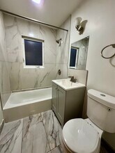 6113 N Kedzie Ave, Unit 2N in Chicago, IL - Foto de edificio - Building Photo