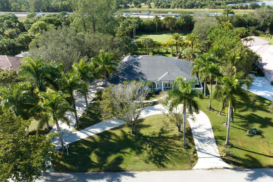 8281 Man O War Rd in Palm Beach Gardens, FL - Building Photo