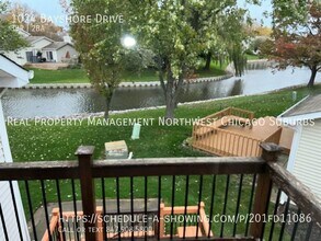 1024 Bayshore Dr in Schaumburg, IL - Building Photo - Building Photo