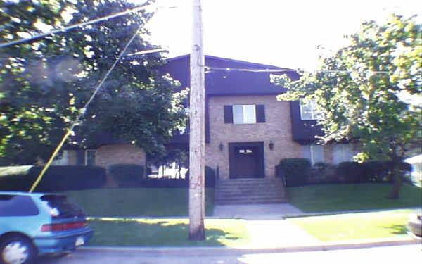 521 Broadway St in Libertyville, IL - Building Photo