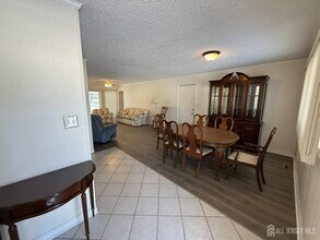 10 Tyndall Rd in Kendall Park, NJ - Building Photo - Building Photo