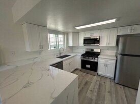 10237 Tujunga Canyon Blvd in Los Angeles, CA - Building Photo