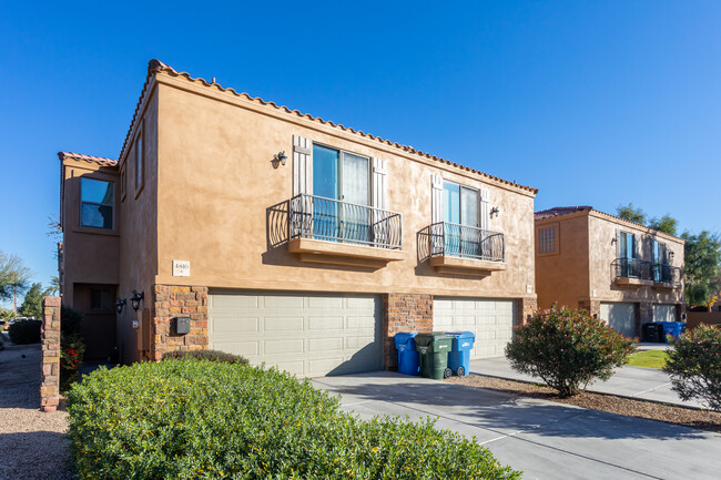 Villas at Arcadia in Phoenix, AZ - Building Photo - Building Photo