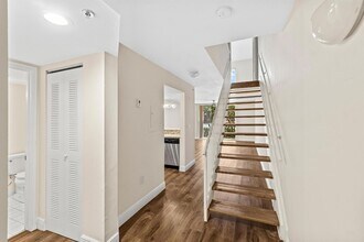 600 Scotia Dr, Unit 104 in Hypoluxo, FL - Foto de edificio - Building Photo