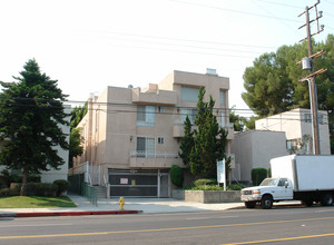 15132 Magnolia Blvd in Sherman Oaks, CA - Building Photo - Building Photo