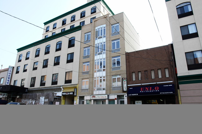 3521 Farrington St in Flushing, NY - Building Photo - Building Photo