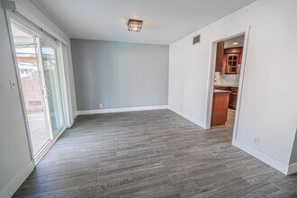 19619 Delight St in Santa Clarita, CA - Building Photo - Building Photo