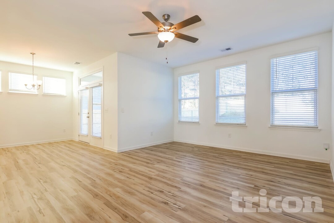 425 Freeport Wy in Mcdonough, GA - Building Photo