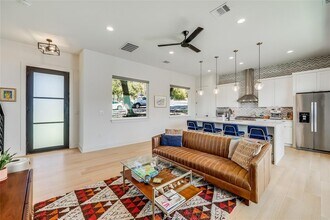 2909 Oak Crest Ave in Austin, TX - Building Photo - Building Photo