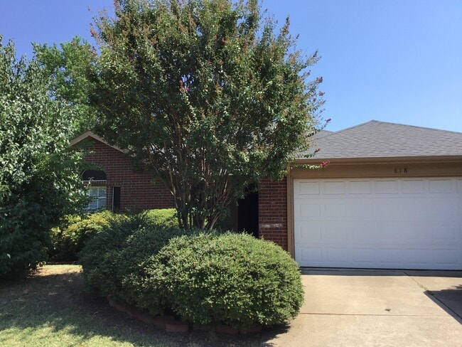 property at 818 Valleybrooke Dr