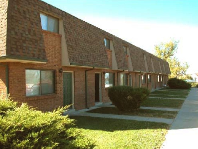 Brighton Townhomes Bldg F1-8 in Brighton, CO - Building Photo - Building Photo