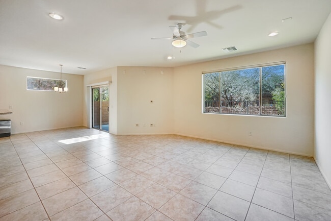 4271 N Golden Ridge Ln in Tucson, AZ - Building Photo - Building Photo
