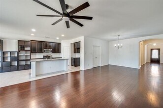 1309 Roadrunner Dr in Little Elm, TX - Foto de edificio - Building Photo