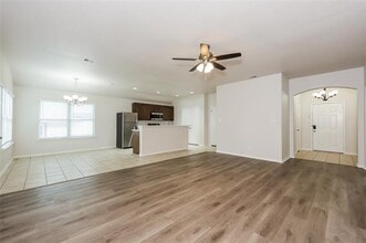 1037 E Powell Ave in Fort Worth, TX - Building Photo - Building Photo