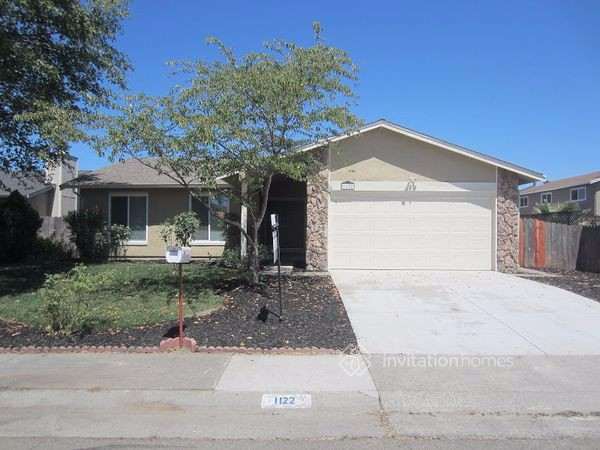 1122 Whipporwill Way in Suisun City, CA - Building Photo