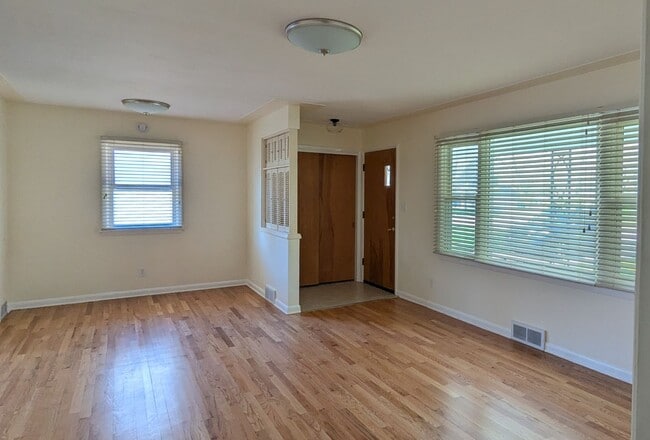 755 Oakmere Pl in Muskegon, MI - Building Photo - Building Photo