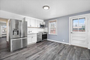 319 Union Ave in Mamaroneck, NY - Building Photo